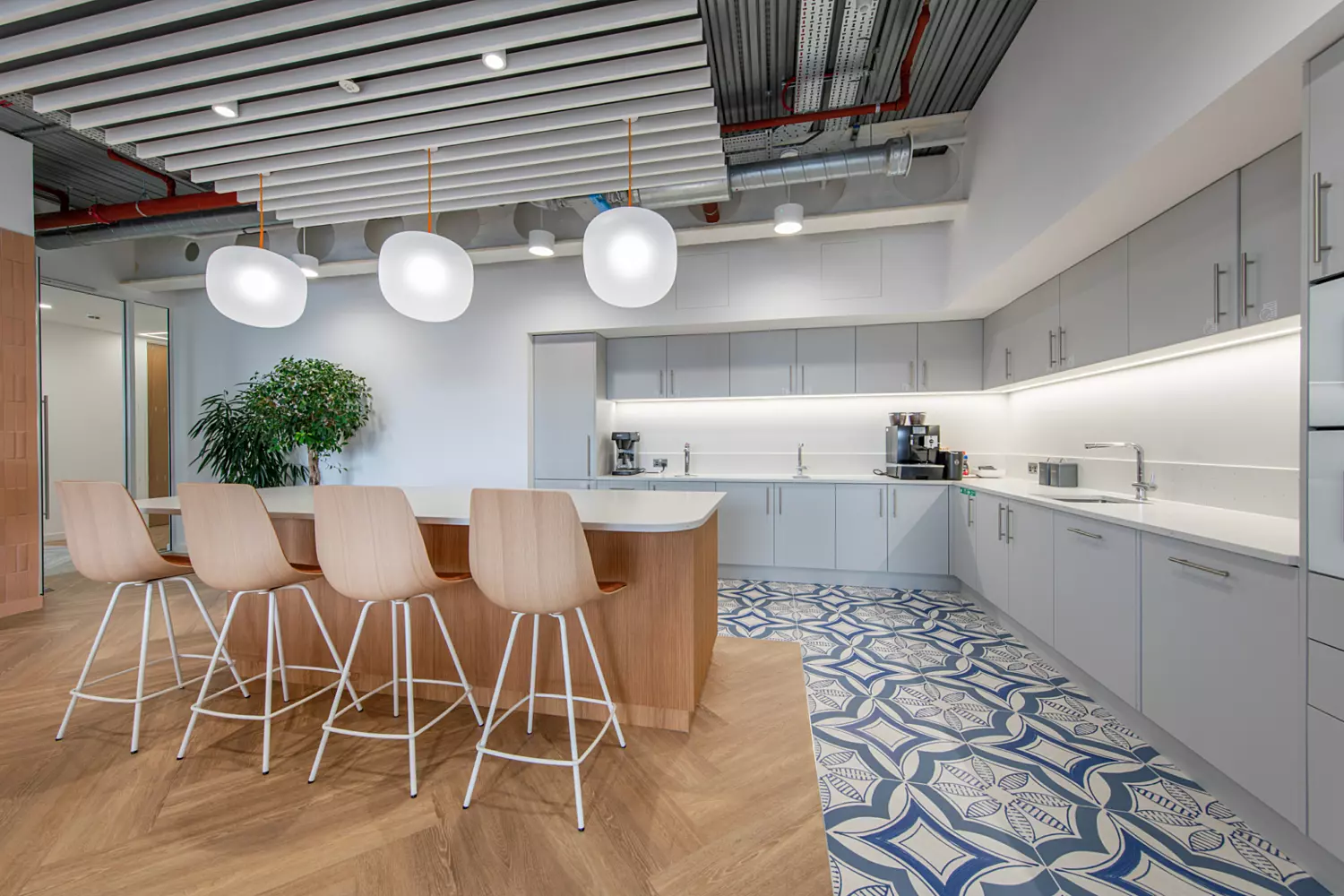 L shaped teapoint in Cubico office